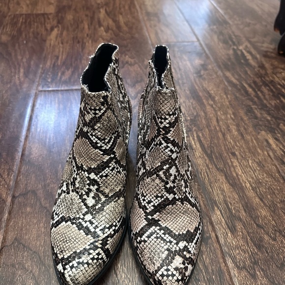Skechers Snakeskin Pattern Ankle Booties - Picture 1 of 5